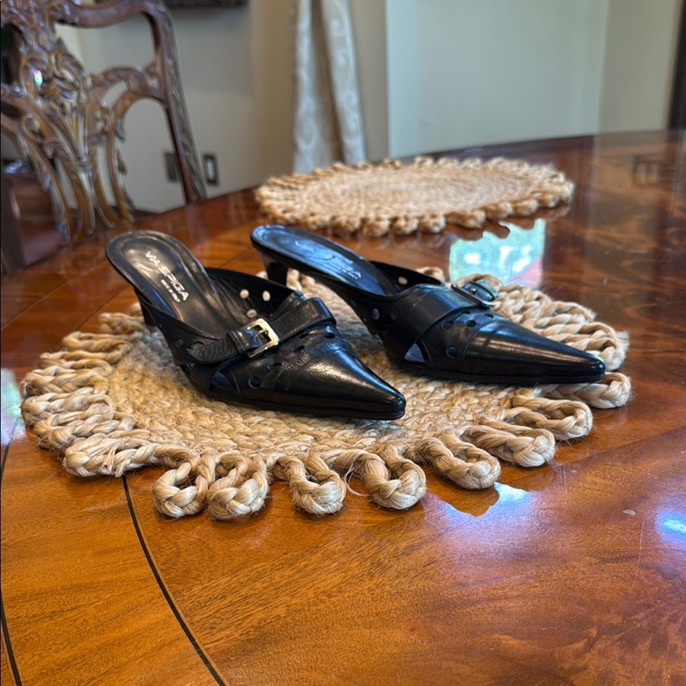 Via Spiga Black Mules Sleek Design